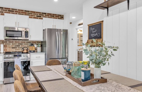 Saskatoon House | Gather in Saskatoon - Hot Tub 85" TV, Deck, Bbq, Trampoline, Games Room, 5Bdrm