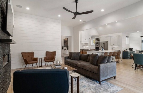 Deco District House | Gathering Place Luxury-Pool/Spa/OutdoorKitchen