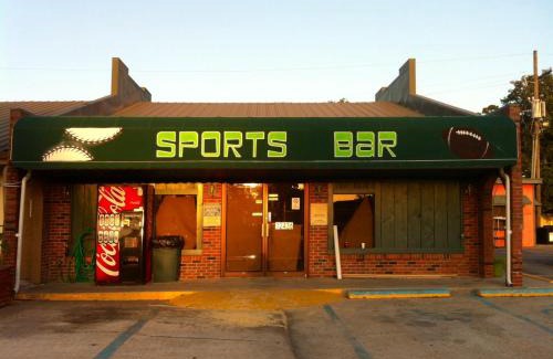 La Rose Hotel | Gators Inn on the Bayou