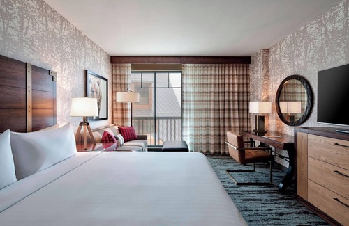 Aurora Hotel | Gaylord Rockies Resort & Convention Center