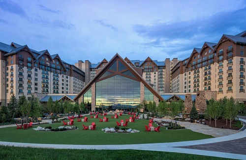 Aurora Hotel | Gaylord Rockies Resort & Convention Center