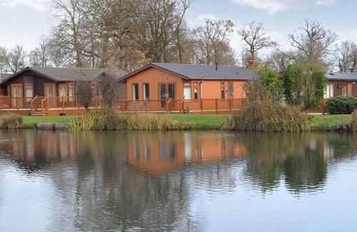 Saxmundham Cottage | 2 bedroom accommodation in Carlton Meres Country Park. near Saxmundham