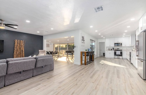 Alhambra House | GCU.heatedPool^PuttPutt^Foosball^PingPong^CornHole#DEALSDEALS