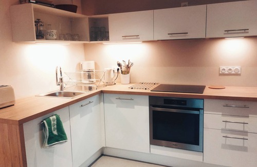 La Tour-de-Salvagny Apartment | Gd Appartement en Duplex, au Calme Avec Terrasse, Parking et Cour