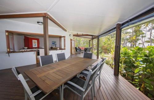 Mission Beach House | Gecko's Cottage - Absolute Beachfront