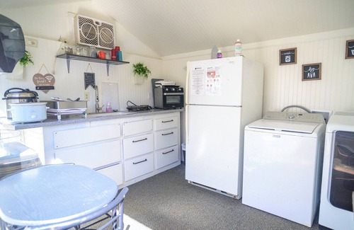 Dunlap Hotel | Gena's Sierra Inn & Restaurant