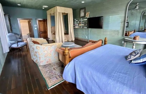 Ferdinand Apartment | General Store Giant Loft - Two Bedroom