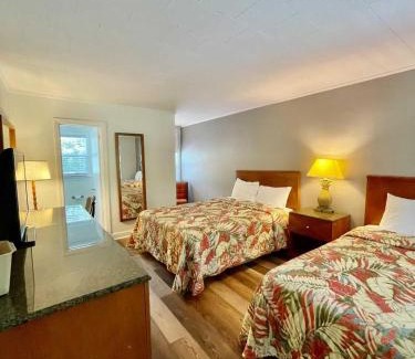Lake Lure Hotel | Geneva Hotel & Tiki Bar