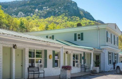 Lake Lure Hotel | Geneva Hotel & Tiki Bar