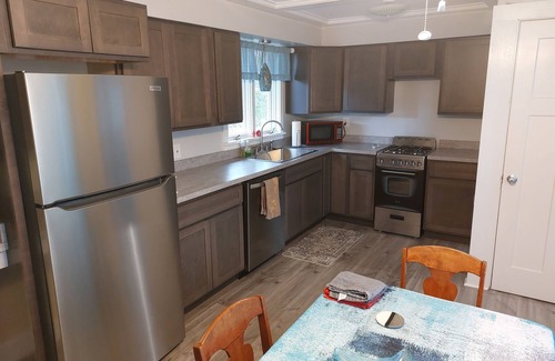 Geneva-on-the-Lake House | Geneva on the Lake HOT SPOT, 3 bedrooms/w loft,2 bath ,sleeps 8-10. Huge deck .