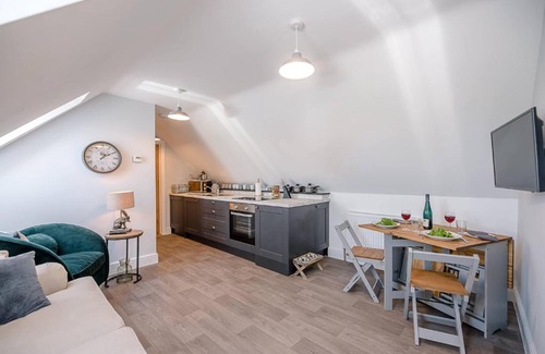 Ipswich Apartment | Geoff's Rest at Pond Hall Farm in Hadleigh with Private Hot Tub