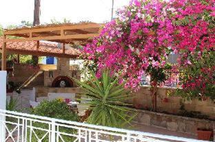 Pefkos Apartment | George Beach Studios