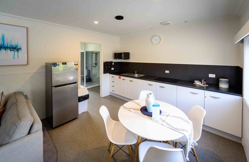 St Helens Hotel | Georges Bay Apartments