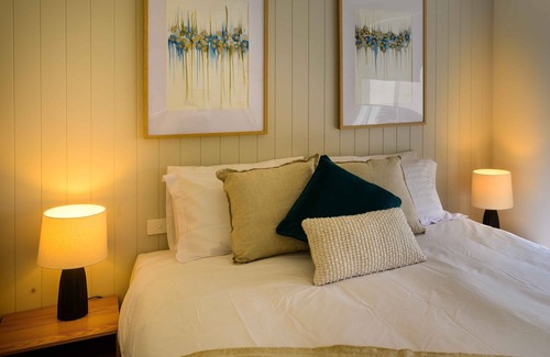 St Helens Hotel | Georges Bay Apartments