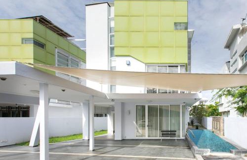 Downtown George Town House | GeorgeTown PrivatePool Snooker 25Pax BBQ