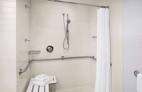 North Rosslyn Hotel | Georgetown Views | Fitness Center. Great Events