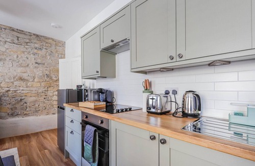 Barry Apartment | Georgia Suite | Stylish 1BR Sleeps 4 Wifi