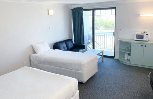 Mount Tarcoola Hotel | Geraldton Motor Inn