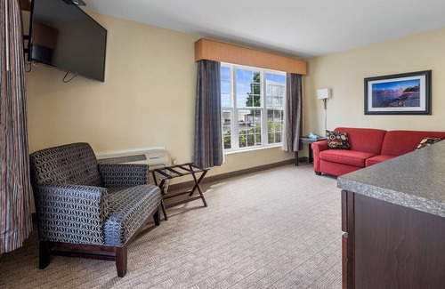 Kelleys Island House | Get Closer to Nature at the Iroquois Suites with Breathtaking Views 214