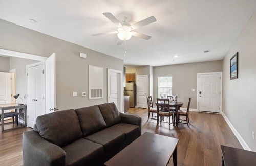 Tifton Apartment | Get comfortable and enjoy plenty of extra room at this spacious place