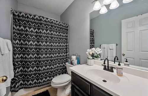 Johns Creek Apartment | Get cozy in this 2-bedroom garden apartment in peaceful Alpharetta.