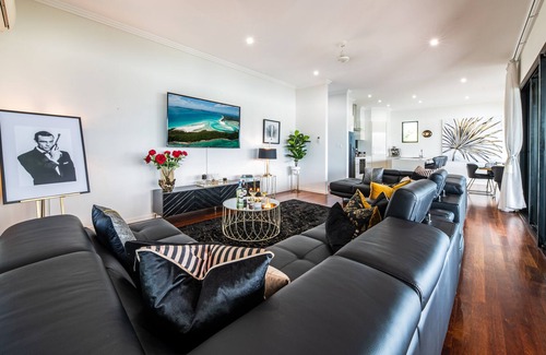 Cannonvale House | Get ready to Shake AND Stir your holiday with this waterfront executive home.