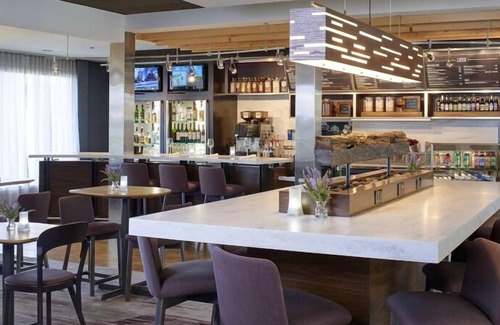 Brookfield House | Get Some Rest in Wisconsin State Fair Park! Indoor Swimming Pool, Pets Allowed!