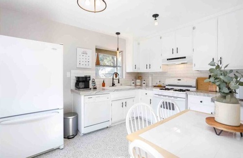 Lake Arrowhead Cabin | Getaway in Lake Arrowhead - Hot Tub, Views, Fireplace, EVchg