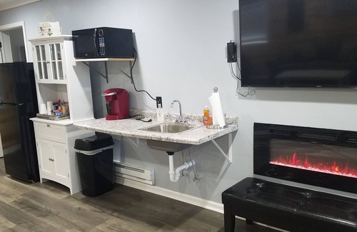 Fontanet Apartment | Getaway in the country/Beautiful Parke County/Large hot tub and much more!