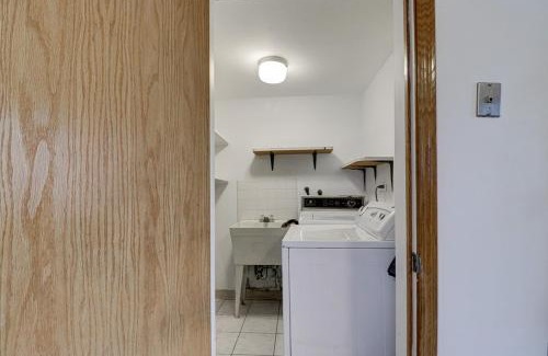 Des Plaines House | Getaway Near ORD With Great Local Amenities