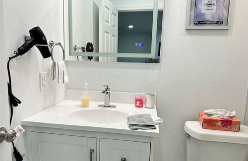 Lutz Apartment | Getaway/Private SUITE Bn Tranquility 🏡 close to ✈️ beach, mall, park, zoo