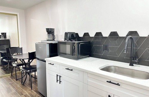 Lutz Apartment | GETAWAY/PRIVATE SUITE C,