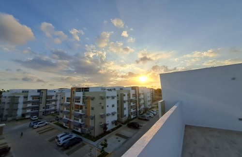 Pantoja Apartment | Getaway To Cozy Home 4 Br, 3,5 B