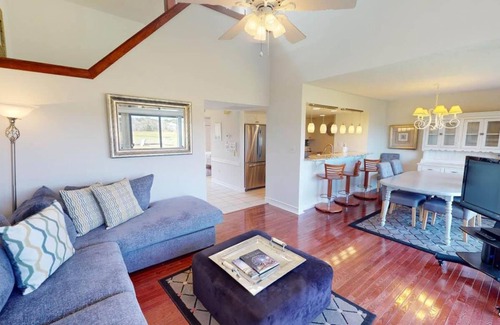 Litchfield by the Sea Villa | Getaway to the Beach 2 Bdrm Villa with Amenities