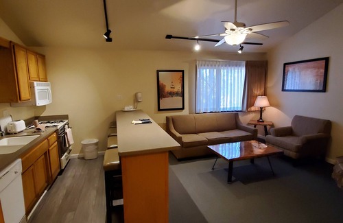 Big Bear Lake Hotel | Getaways at Snow Lake Lodge