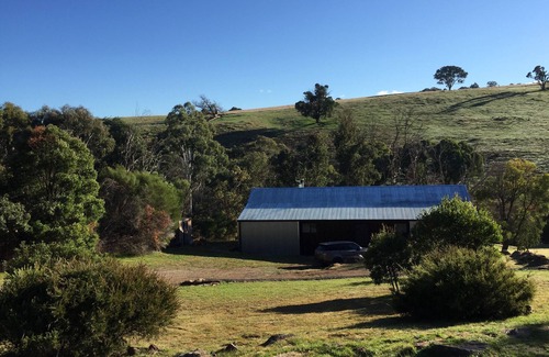 Merrijig House | GETO - Holiday home with a pool on the river