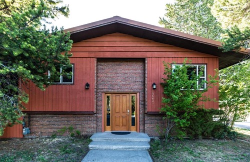 West Yellowstone House | Geyser Getaway