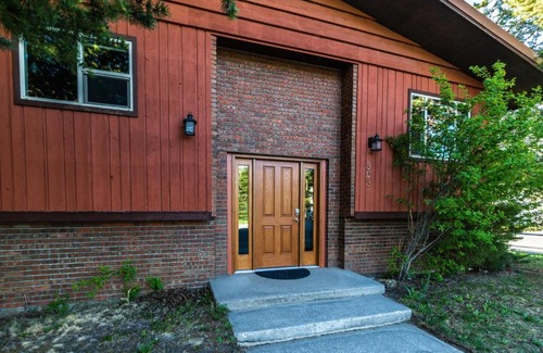 West Yellowstone House | Geyser Getaway