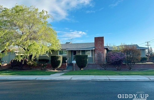 Oakdale House | Giddy Up Getaway