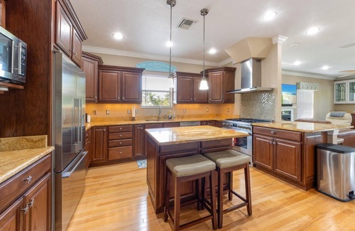 Ilexhurst House | Gigi & Poppy’s Paradise: Pool, Gulf Views, Walk to Beach