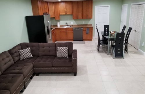 Clarksburg House | Gigi's-luxurious 1800-SF 2 Bedrooms, 2 Baths, Beautiful, Sunny & spacious Apt