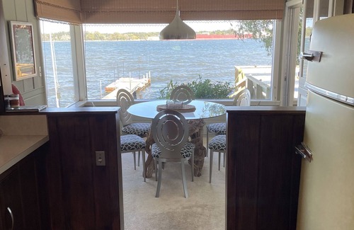 Sturgeon Bay Cottage | Gigi's Wonderful waterfront home