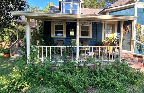 Laurel Apartment | Gingerbird Art Suite