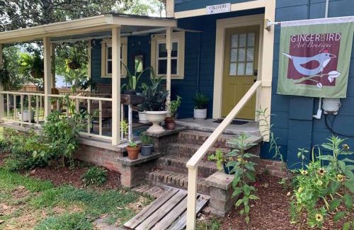 Laurel Apartment | Gingerbird Art Suite