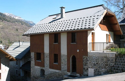 Saint-Colomban-des-Villards House | Gîte at the foot of the slopes and close to hiking trails