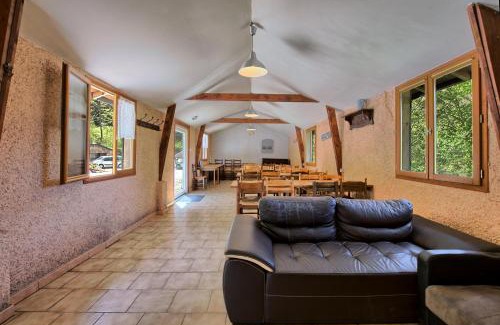 Bagneres-de-Luchon House | Gite Skioura, Gite De Groupe