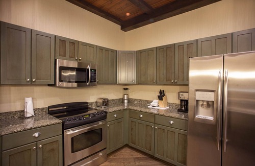 Lake Delton Resort | Glacier Canyon Resort With Free access to WaterParks and other Amenities