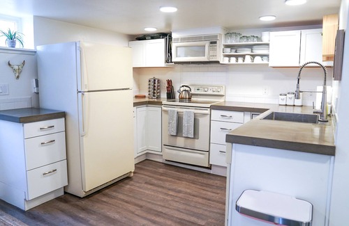 Kalispell House | Glacier Retreat! Modern, Clean Cowispell Flat: Walk to Downtown Kalispell