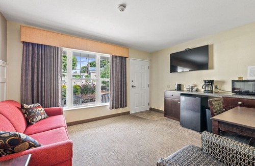 Kelleys Island Hotel | Glacier Suite at Kelley's Island Venture Resort