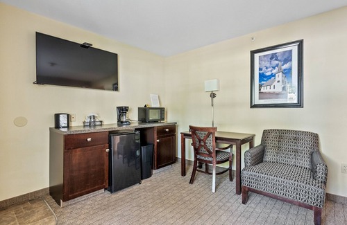 Kelleys Island Hotel | Glacier Suite at Kelley's Island Venture Resort